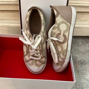 Coach tennis shoes size 7. Gently used condition.